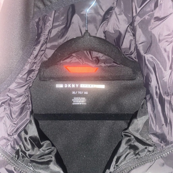 Women’s XL - DKNY Puffer Vest, Black - Picture 8 of 14